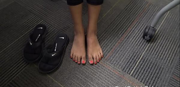  Indian Petite College Students Red Feet Soles Preview